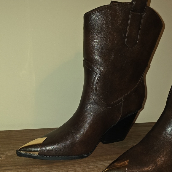 Brown Leather Western Boots with Gold Accents - Picture 5 of 5